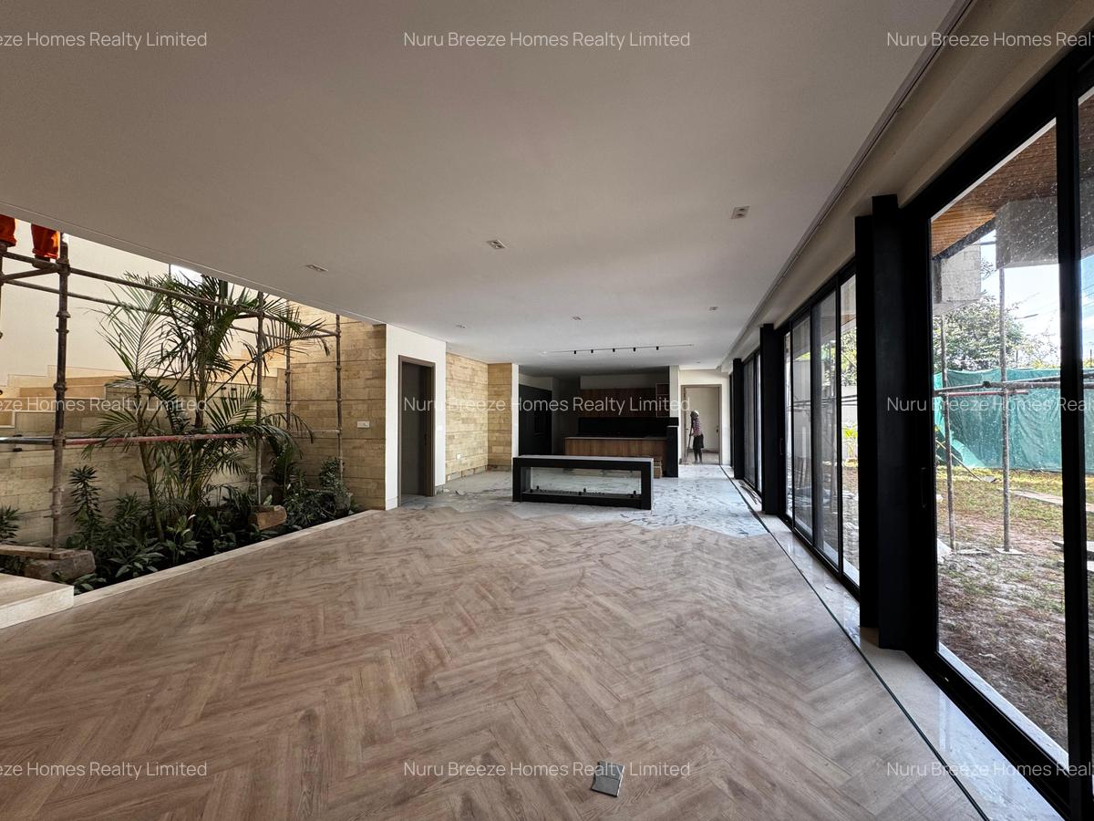 5 Bed Townhouse with En Suite in Westlands Area - 18