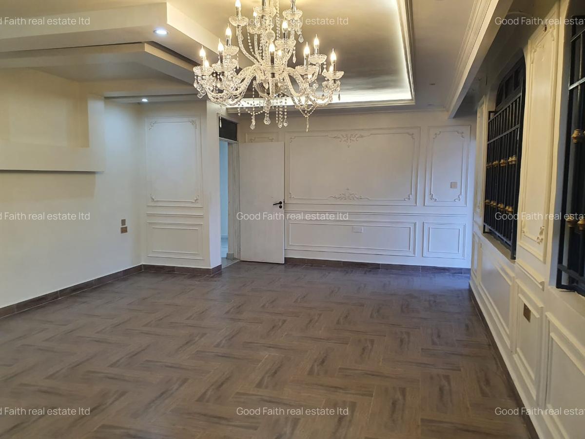 6 Bed House with En Suite in Ridgeways - 8