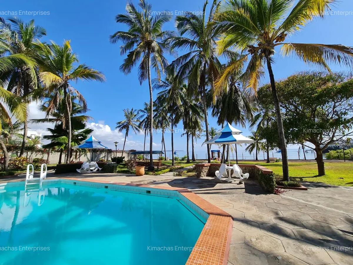 1 Bed Apartment with En Suite at 2Nd Avenue Nyali - 6