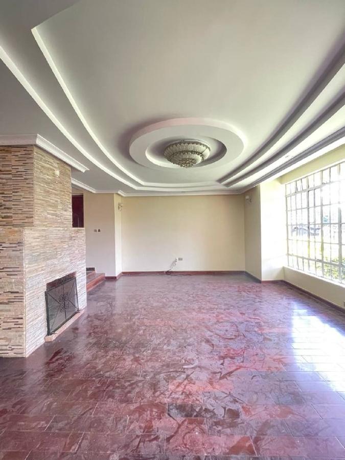 5 Bed Townhouse with En Suite in Lavington - 3