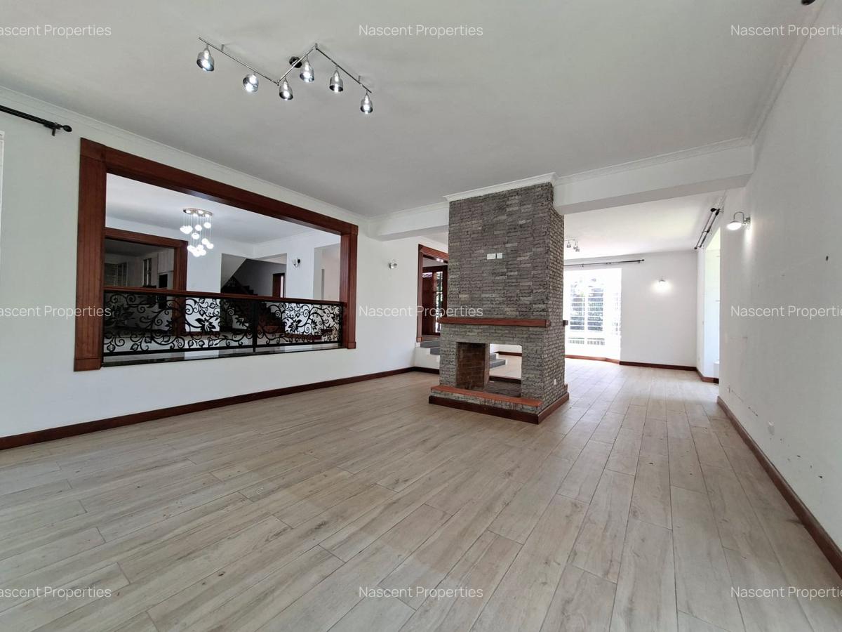 5 Bed House with En Suite in Rosslyn - 11