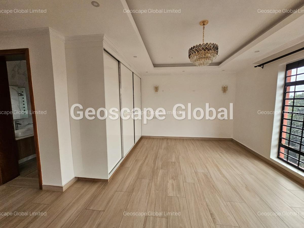 5 Bed Villa with En Suite in Runda - 2