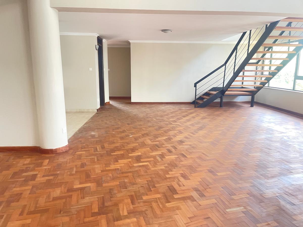 4 Bed Apartment in Riverside - 3
