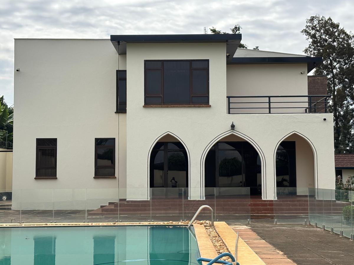 5 Bed House with En Suite in Runda - 17