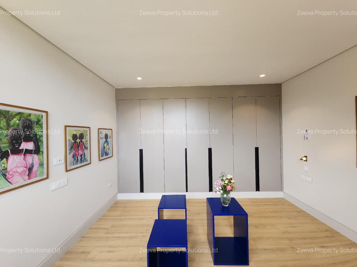 5 Bed Villa with En Suite in Westlands Area - 13