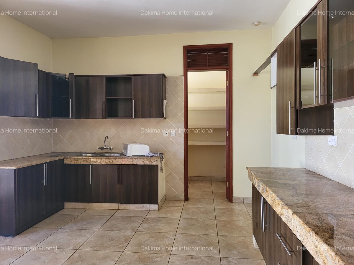 4 Bed House with En Suite in Runda - 5