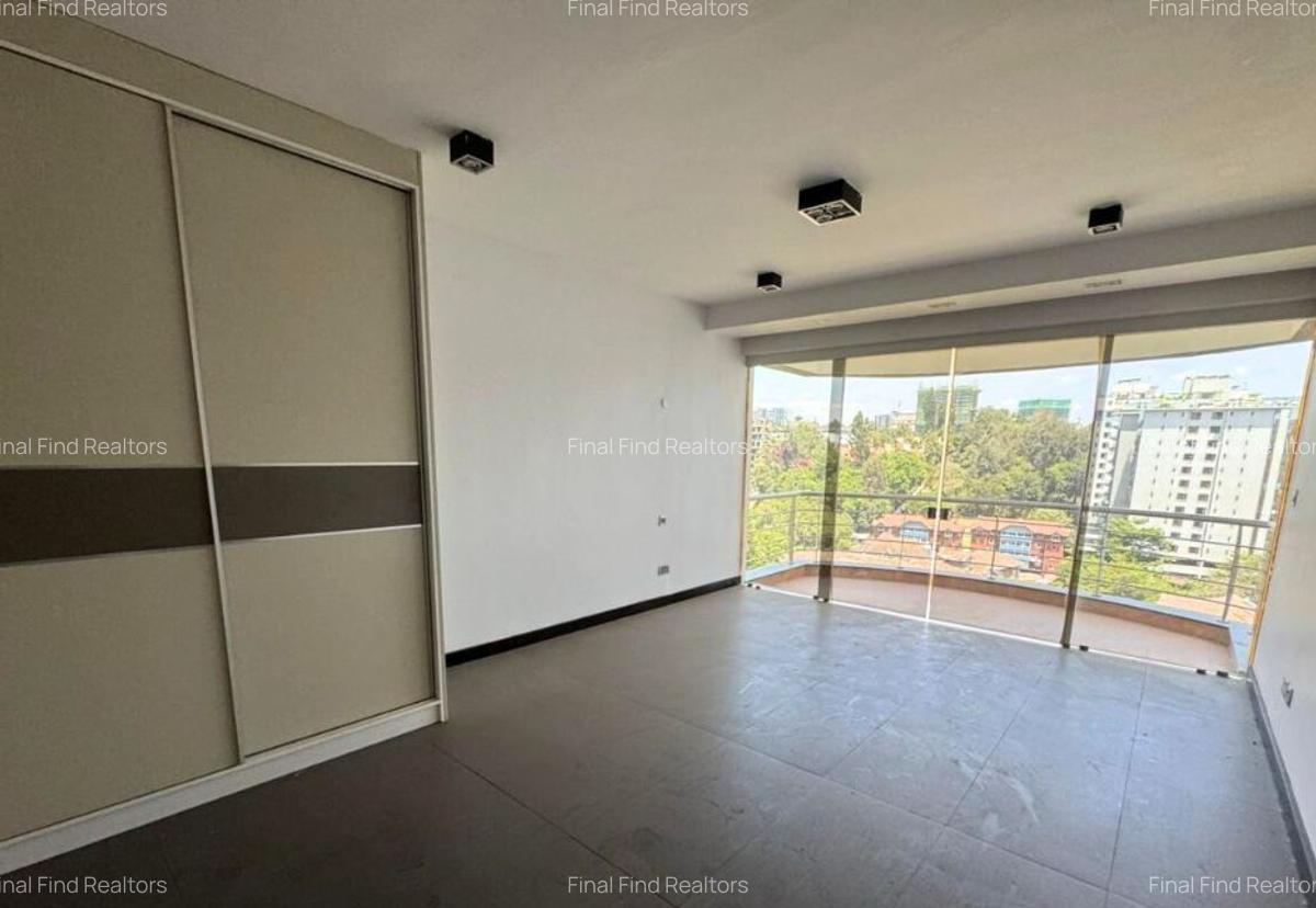 3 Bed Apartment with En Suite in Riverside - 11