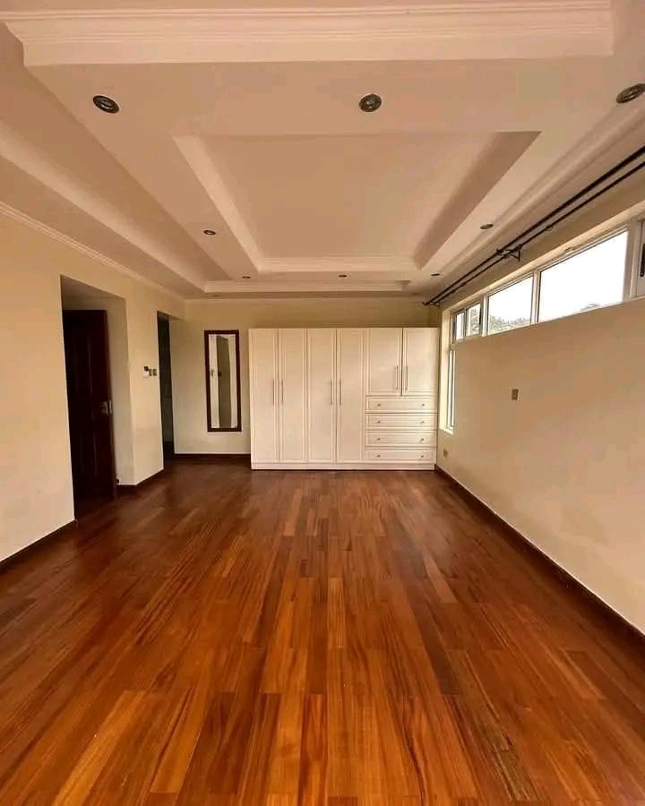 5 Bed Townhouse with En Suite at Lavington Green - 10