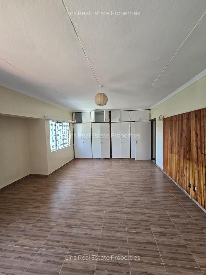 5 Bed House with En Suite in Loresho - 12