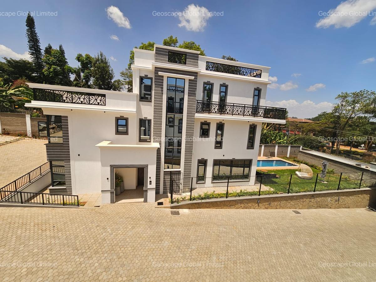 5 Bed House with En Suite in Lavington - 1