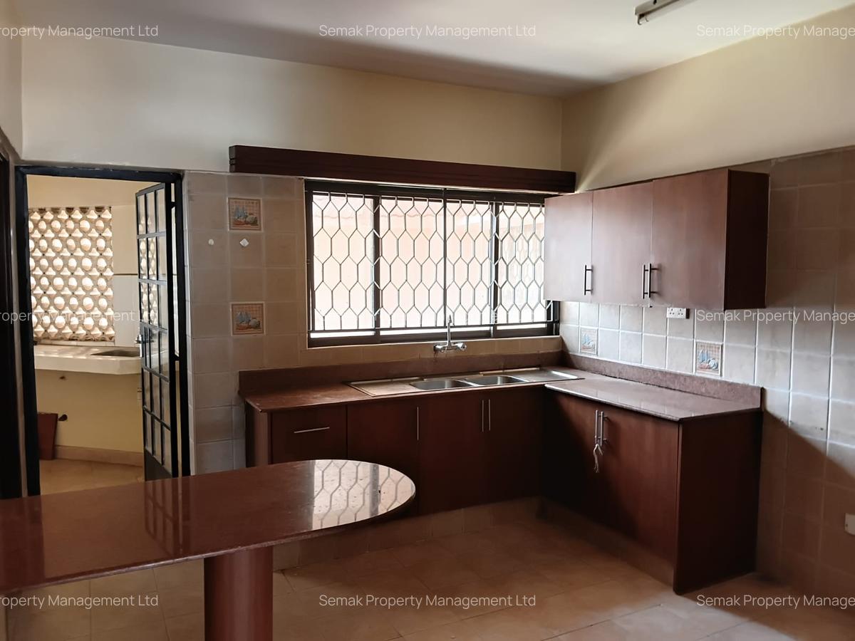 3 Bed Apartment with En Suite in Westlands Area - 14