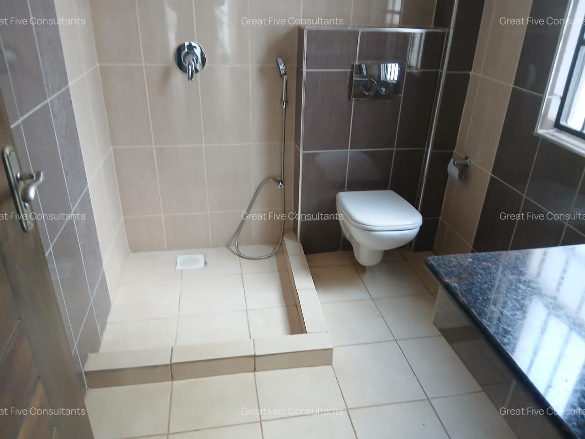 5 Bed House with En Suite in Runda - 17