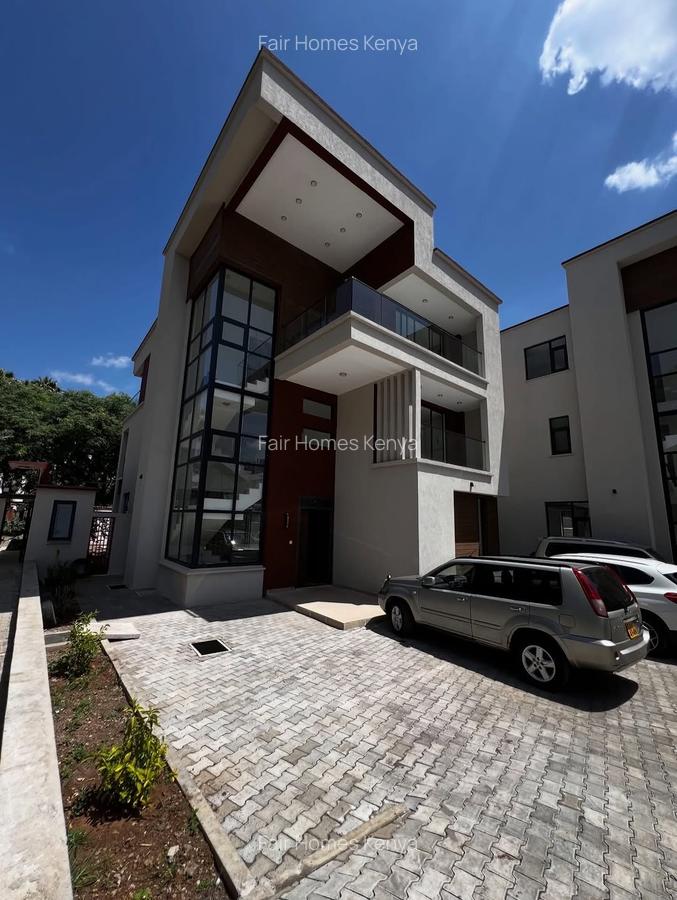 5 Bed Townhouse with En Suite at Lavington Green - 4