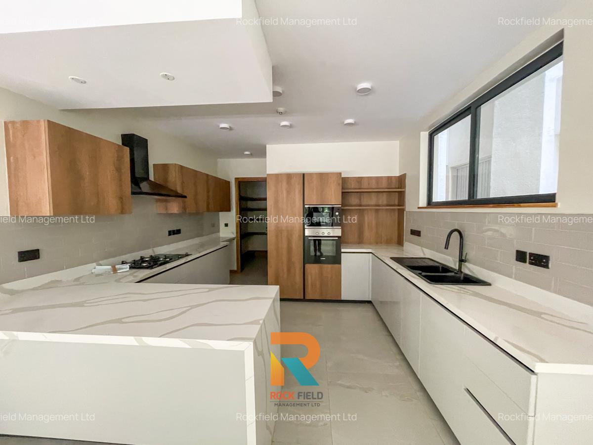 4 Bed Apartment with En Suite in Spring Valley - 4