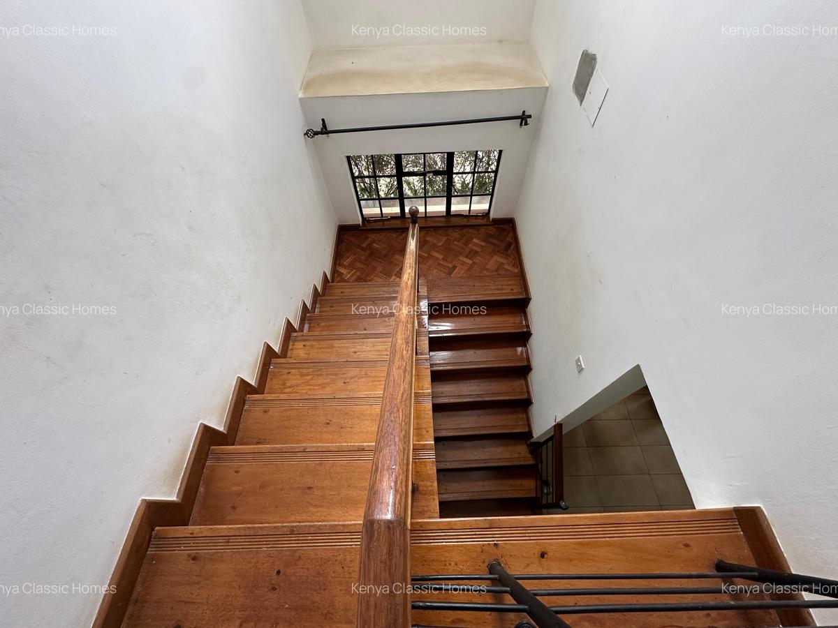 4 Bed Villa with En Suite at Lavington - 10