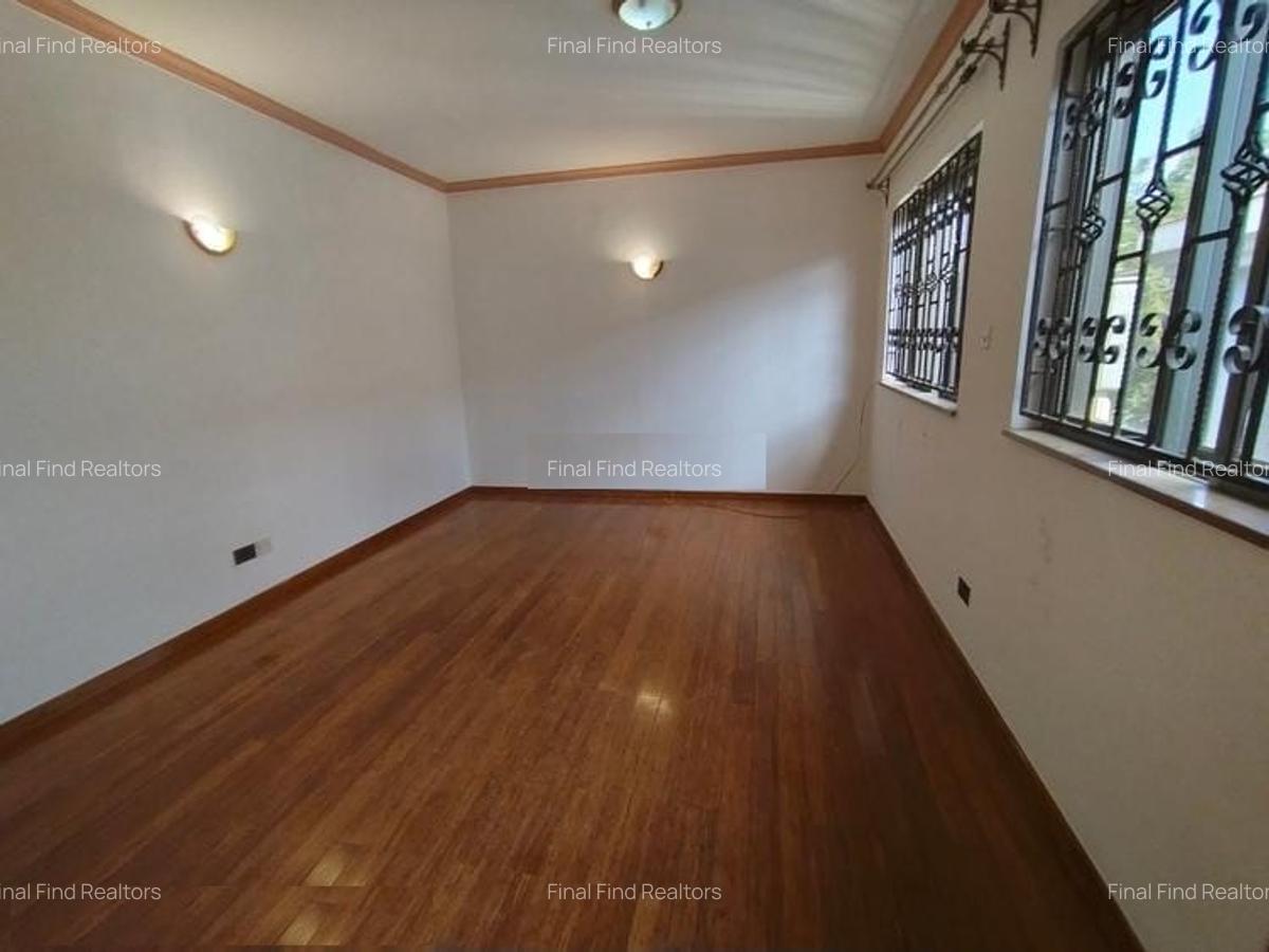 5 Bed Townhouse with En Suite in Westlands Area - 11