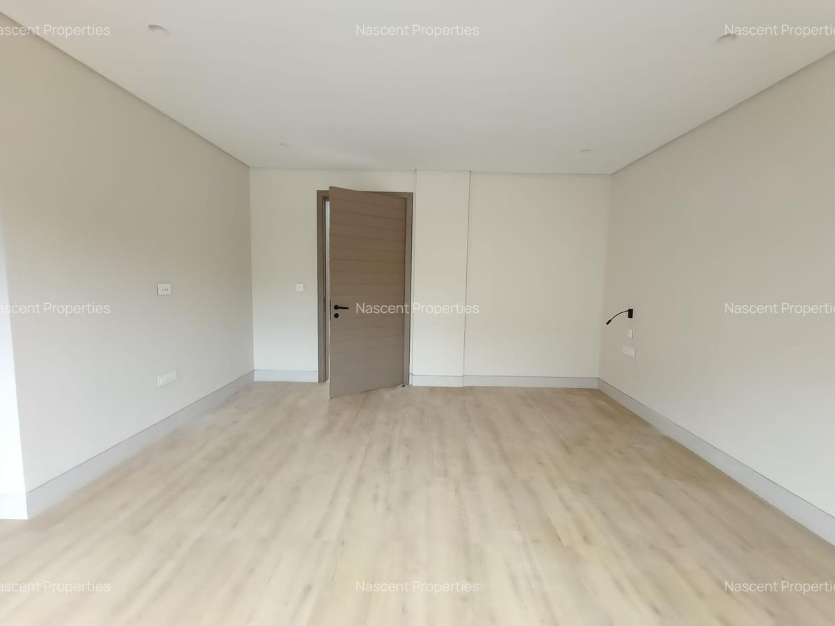 5 Bed Villa with En Suite in Kyuna - 15