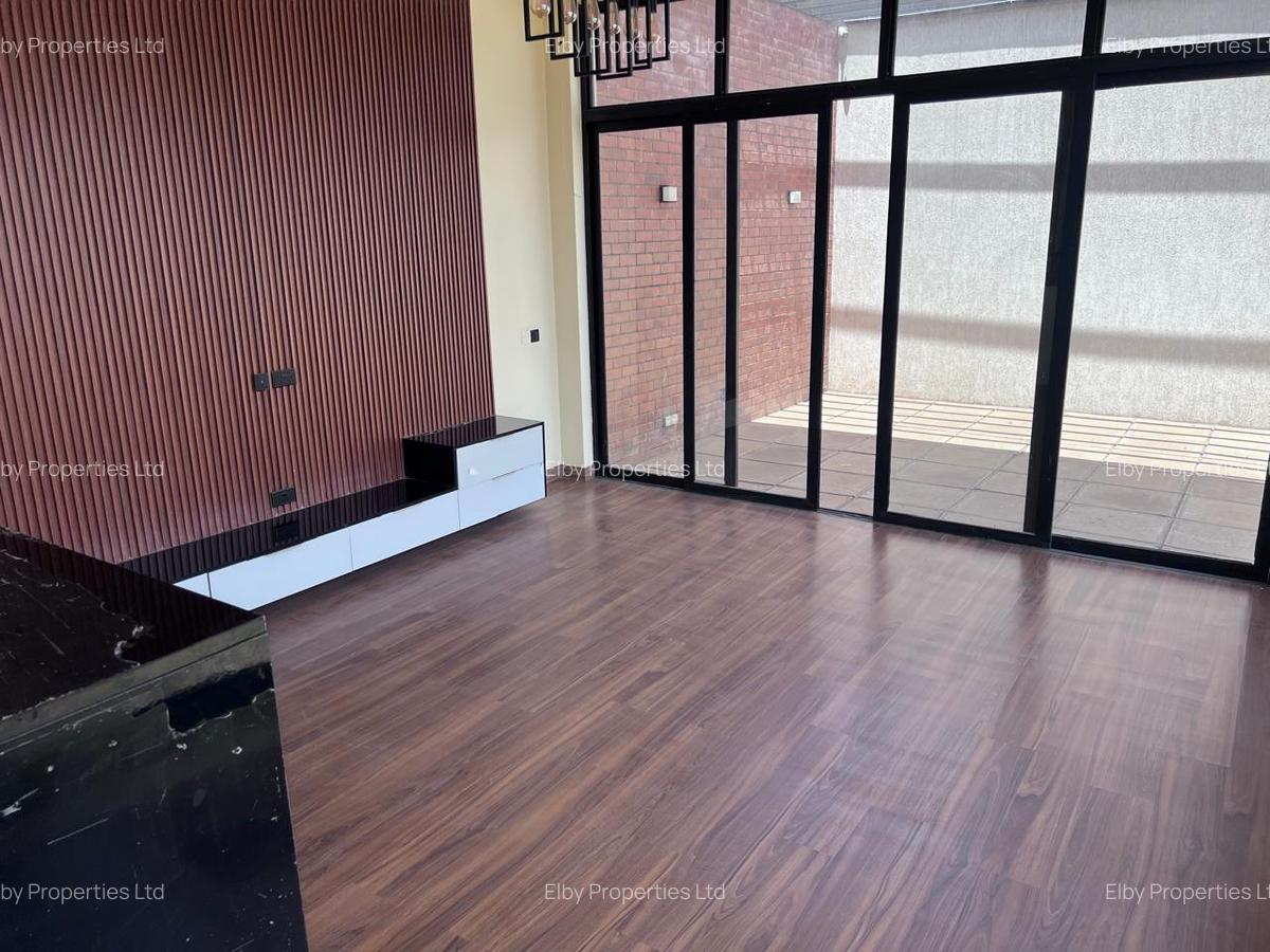 4 Bed House with En Suite in Membley - 3