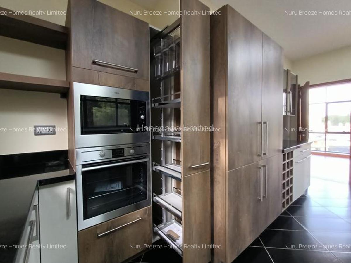 5 Bed Townhouse with En Suite in Lavington - 6