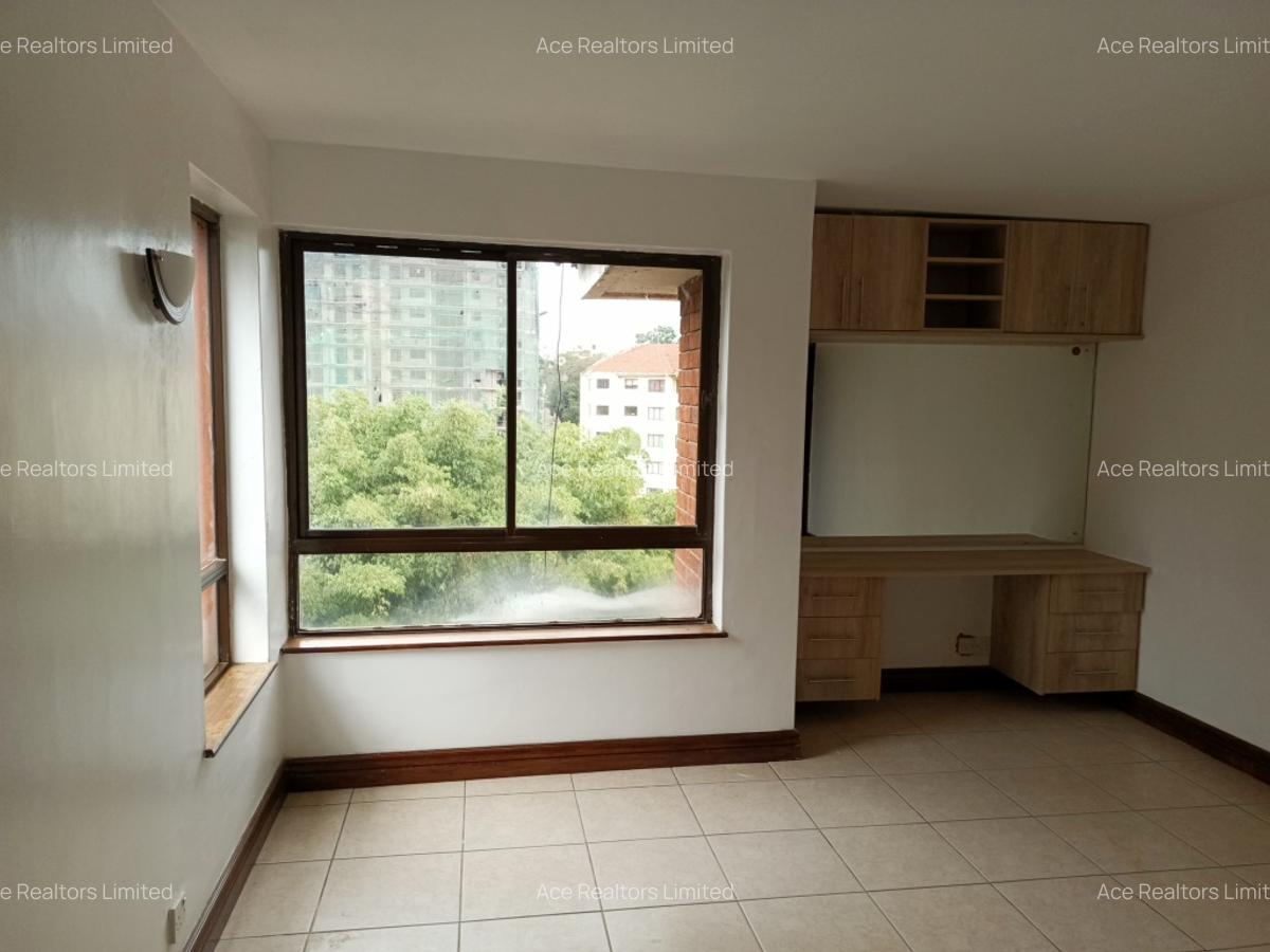 3 Bed Apartment with En Suite at Lantana Road - 11