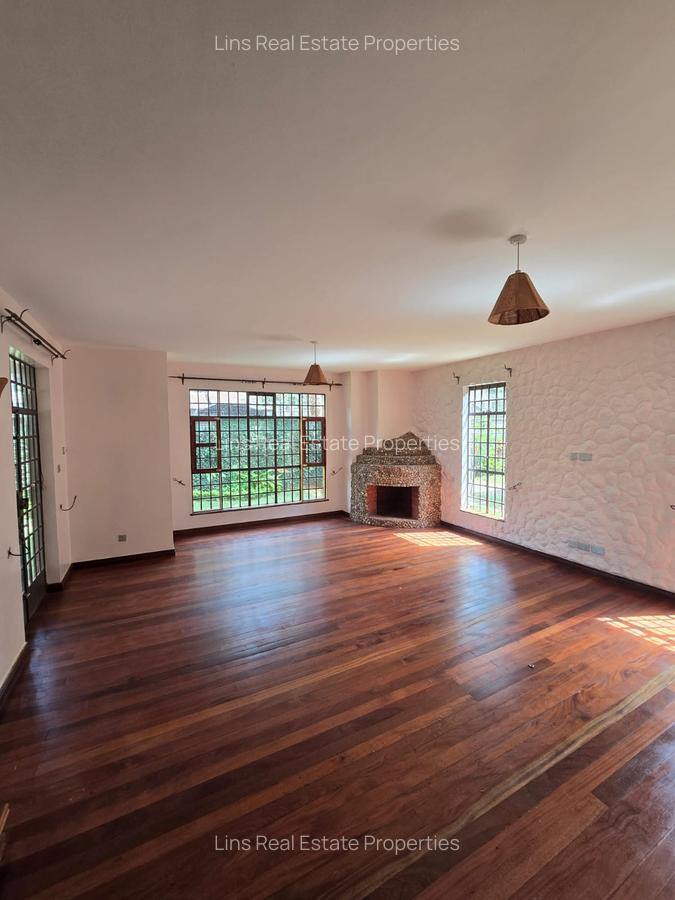 4 Bed Townhouse with En Suite in Spring Valley - 3