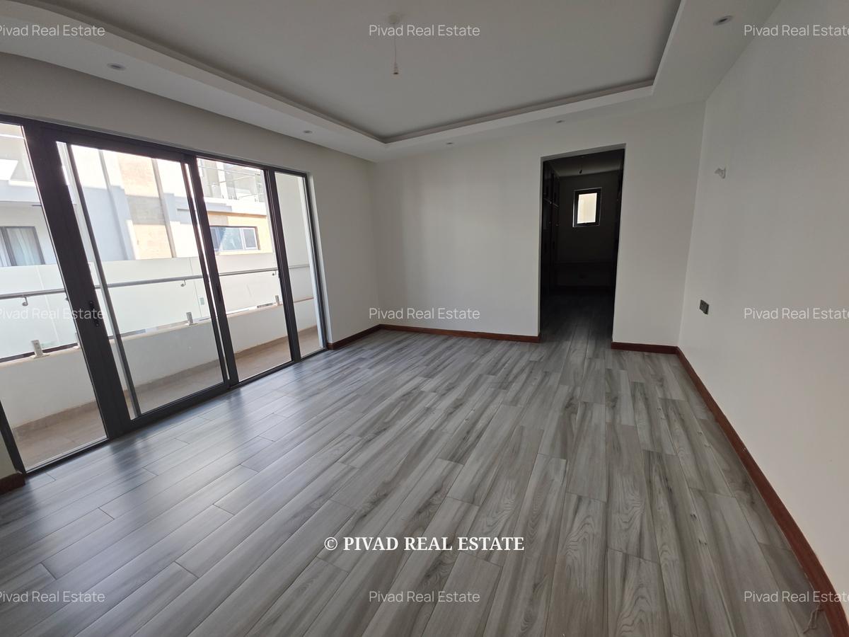 5 Bed Townhouse with Garden in Lavington - 15