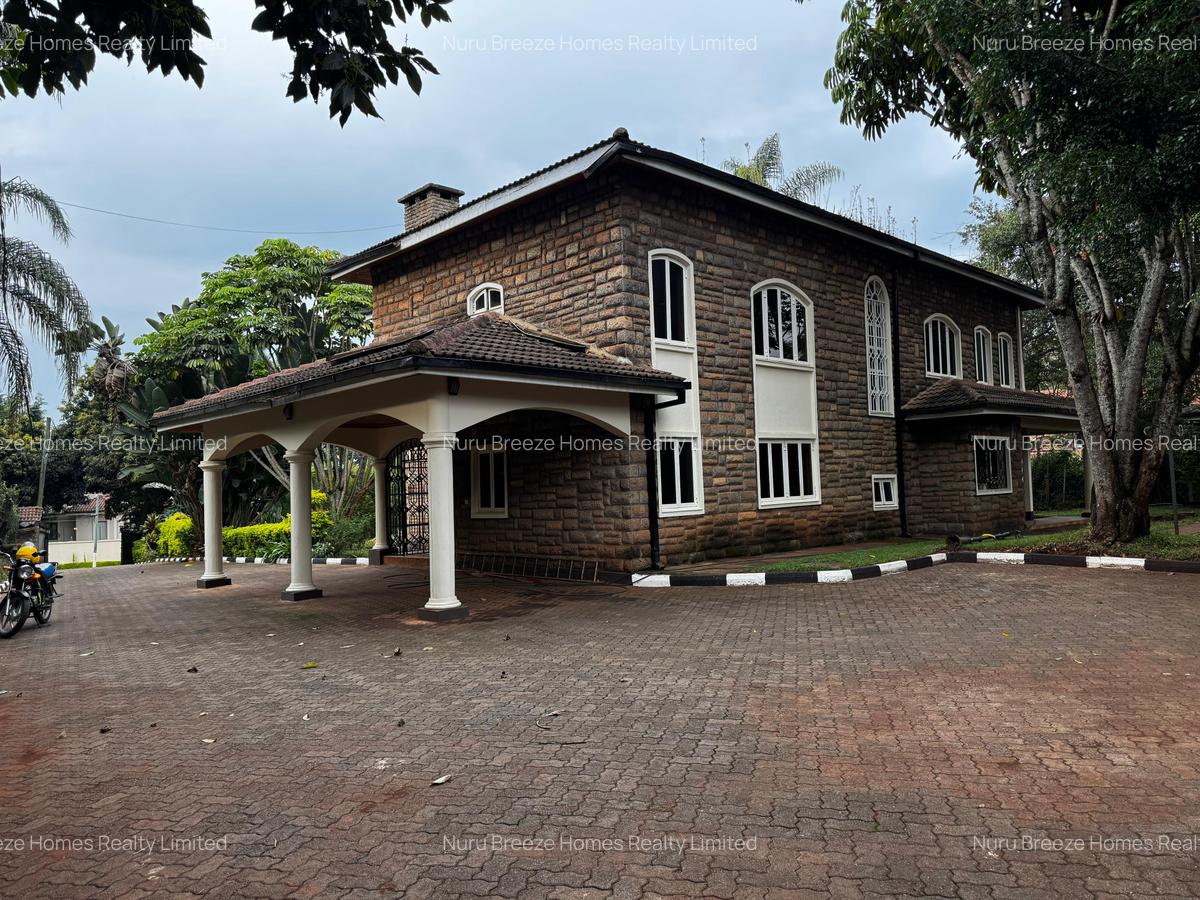 5 Bed House with En Suite in Hill View - 7