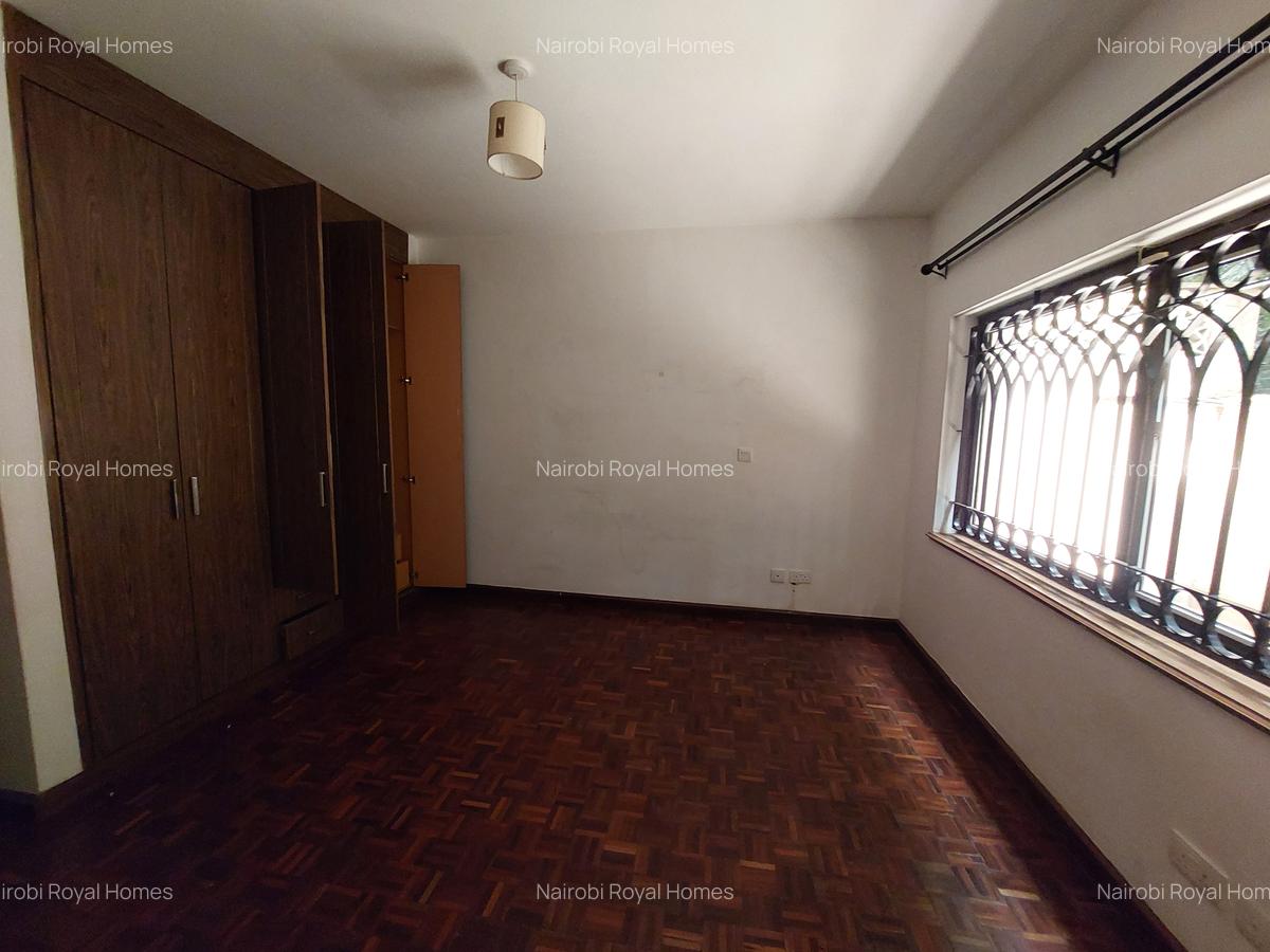 5 Bed Townhouse with En Suite at Lavington - 9