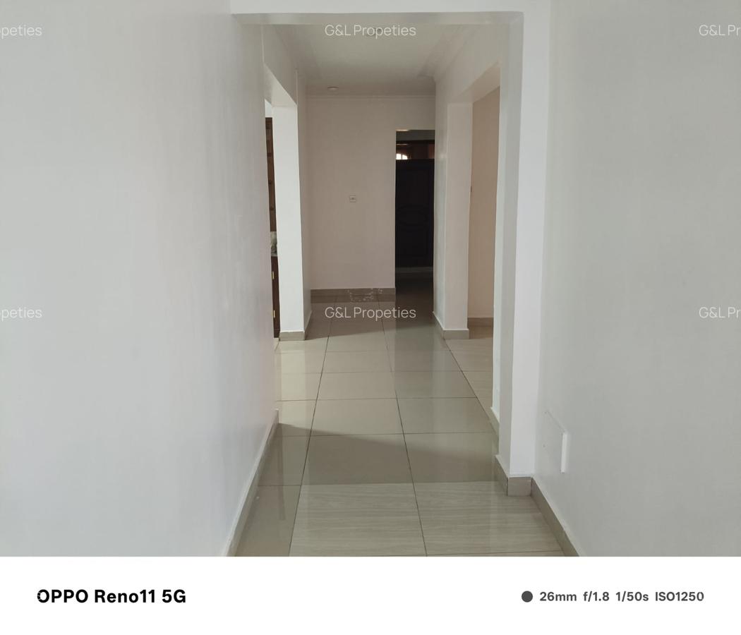 3 Bed Apartment with En Suite at Links Road - 3