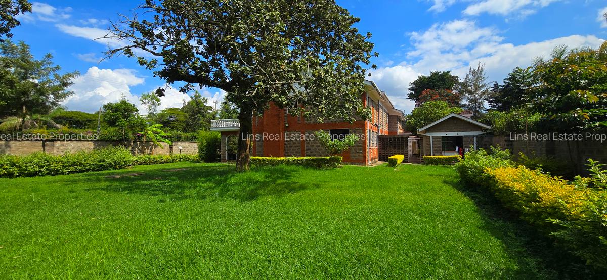 5 Bed House with En Suite in Runda - 1