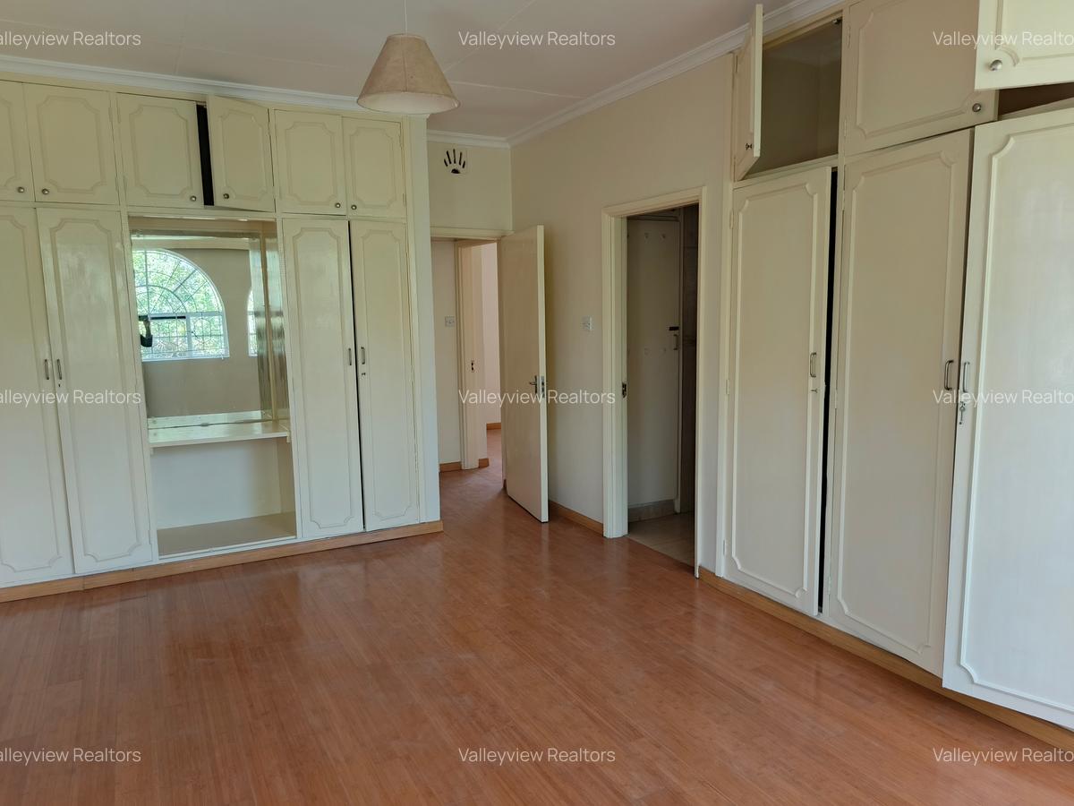 4 Bed Townhouse with En Suite at Lavington - 20