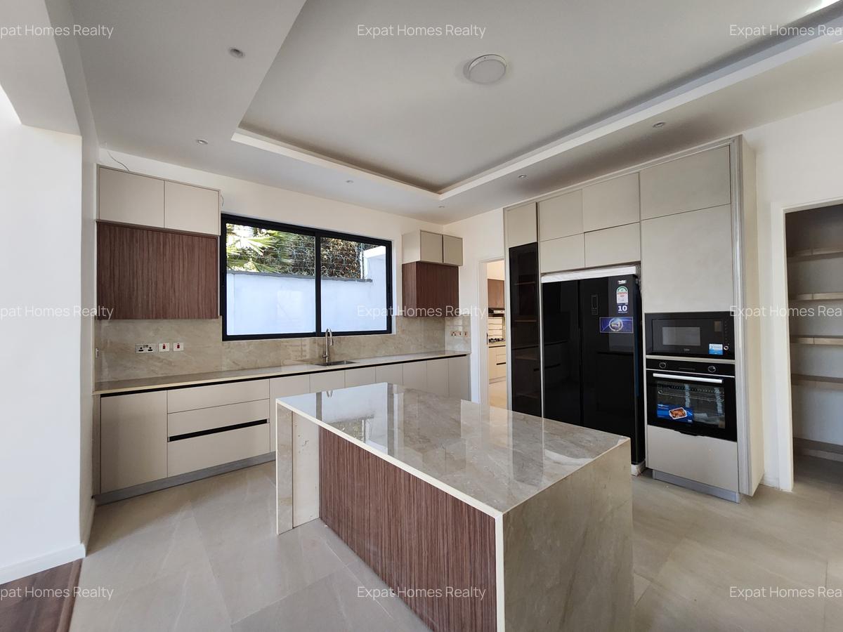 5 Bed Villa with En Suite in Lavington - 9