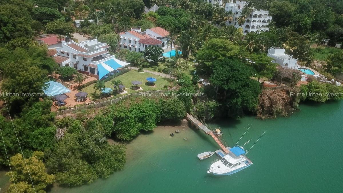 7 Bed Villa with En Suite in Mtwapa - 2