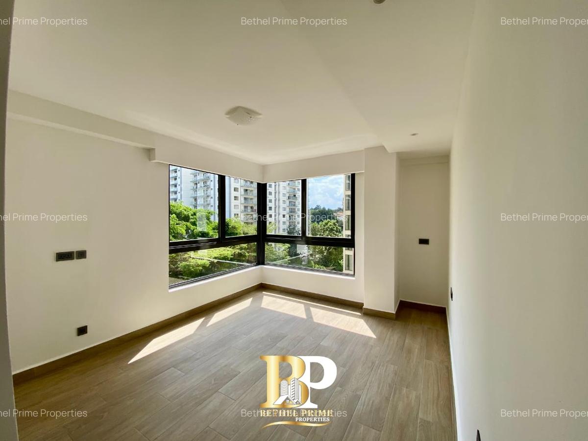 3 Bed Apartment with En Suite in Riverside - 5