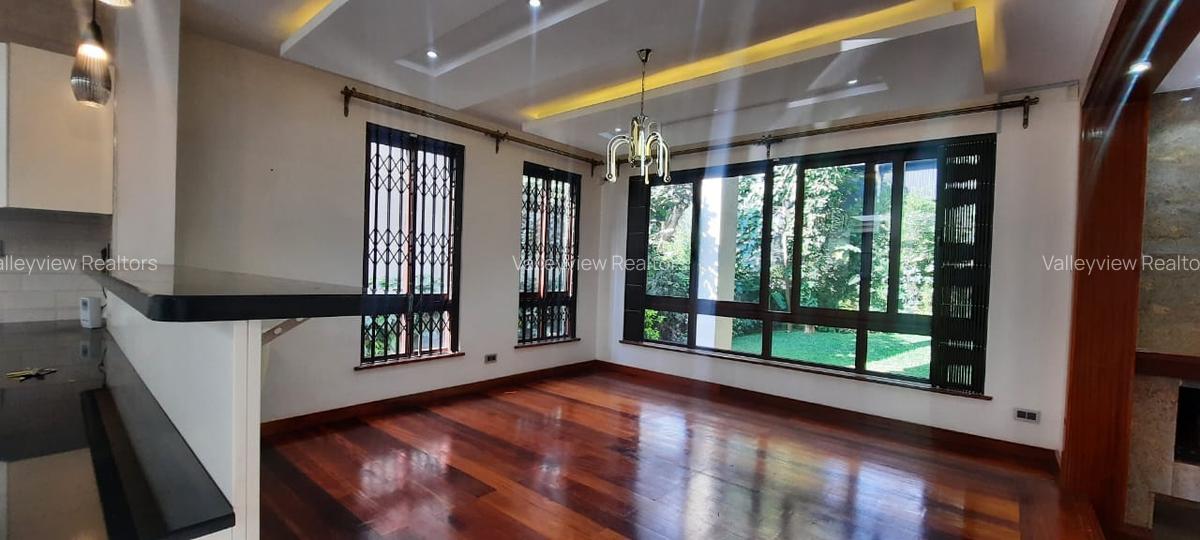 5 Bed Townhouse with En Suite at Lavington - 4