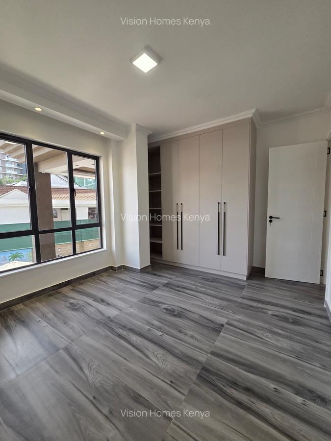 1 Bed Apartment with En Suite in Brookside - 10