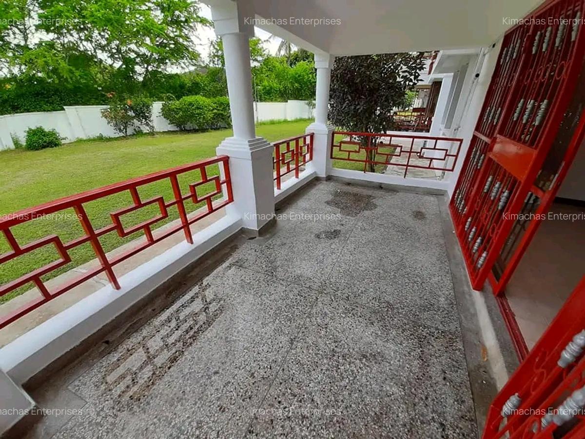 3 Bed Apartment with En Suite at Links Road - 7