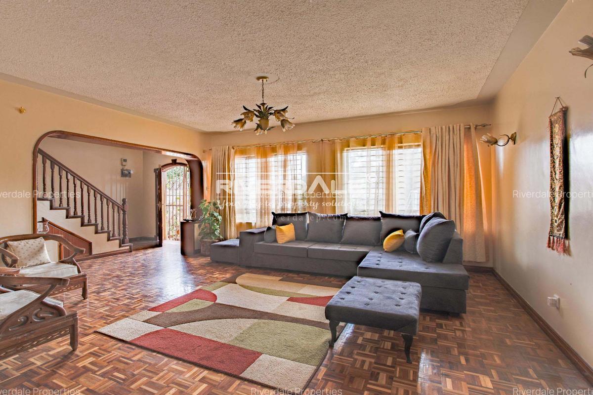 4 Bed Townhouse with En Suite in Westlands Area - 1