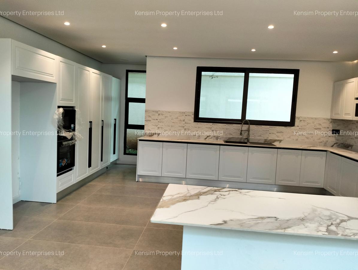 5 Bed Townhouse with En Suite in Lavington - 16