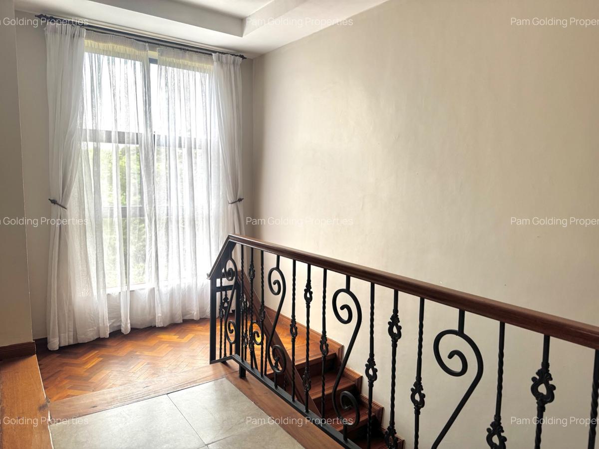 Furnished 4 Bed Apartment with En Suite in Riverside - 11