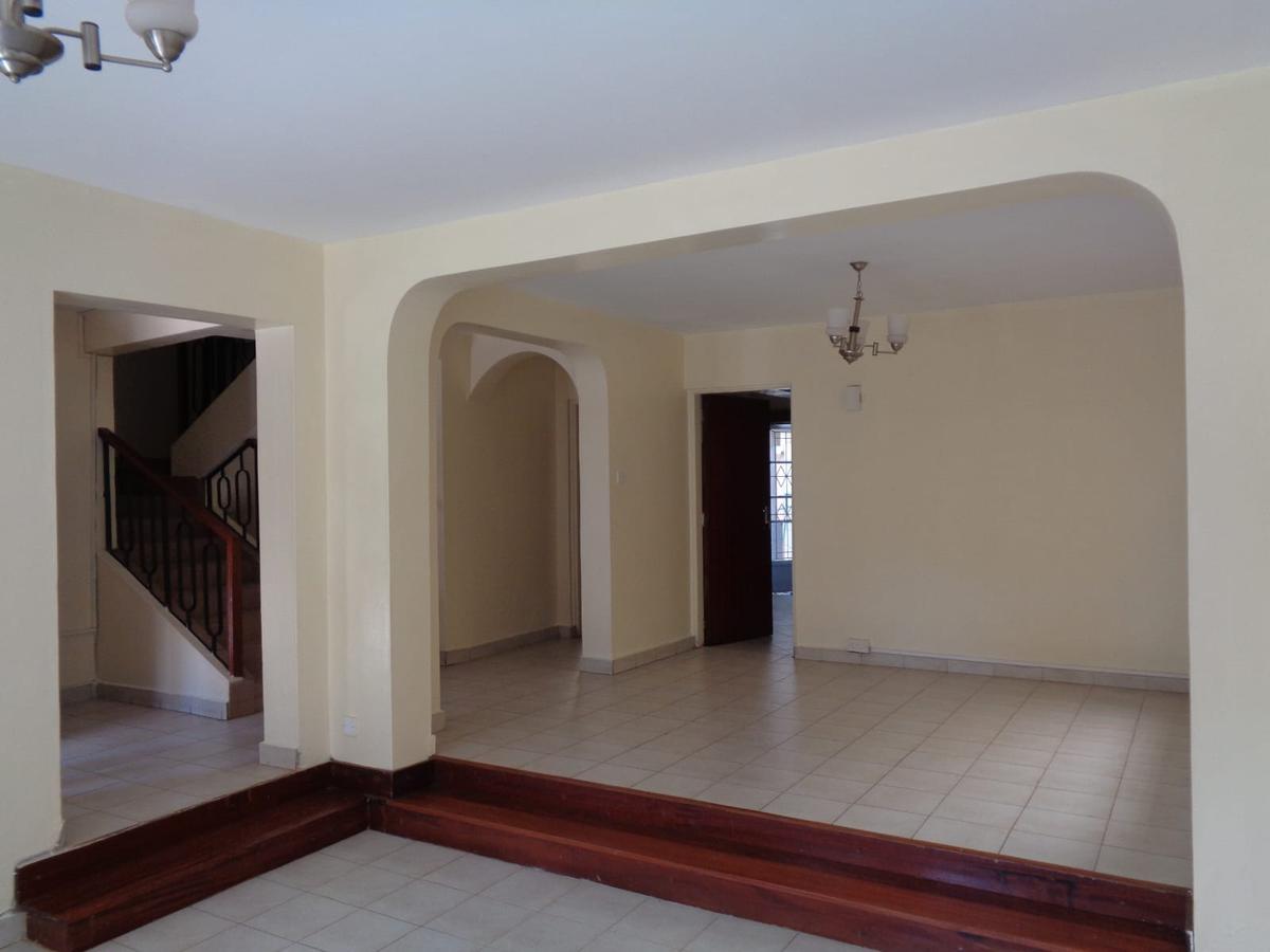 5 Bed Townhouse with En Suite at Lavington - 8