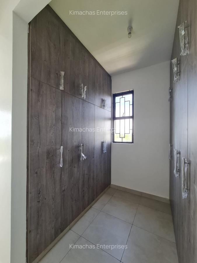 3 Bed Apartment with En Suite at Green Wood Drive - 8