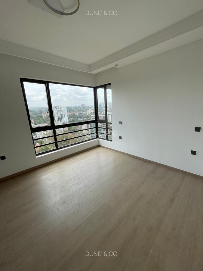 3 Bed Apartment with En Suite in Riverside - 12