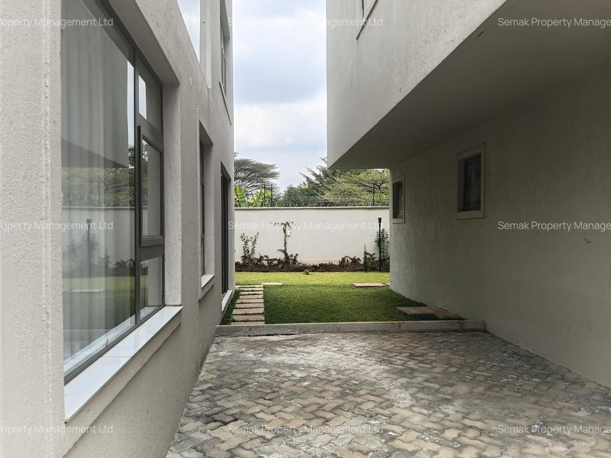 6 Bed Townhouse with En Suite in Lavington - 4