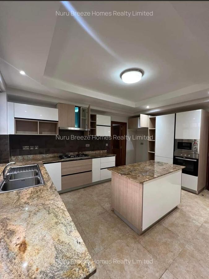 4 Bed Apartment with En Suite in Riverside - 3