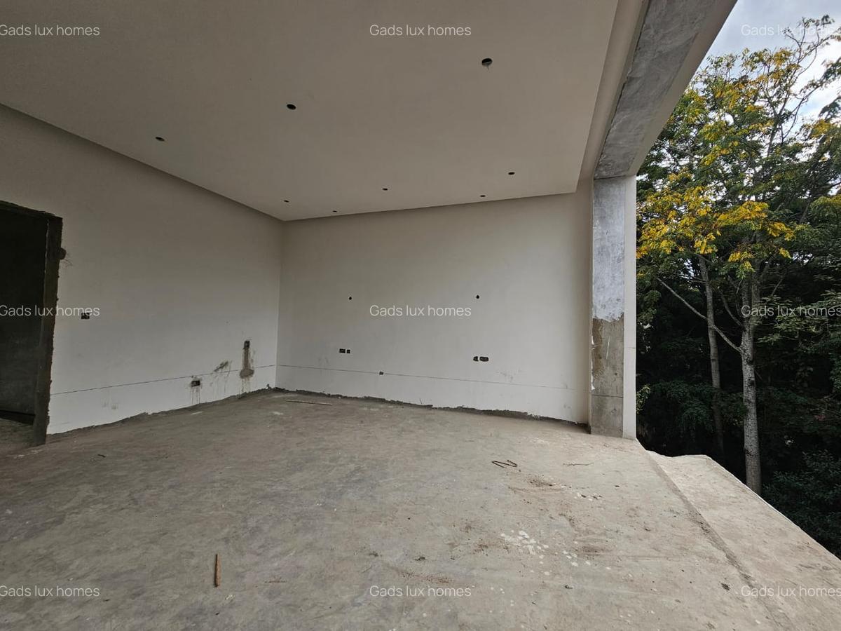 6 Bed Villa with En Suite at Lavington - 6