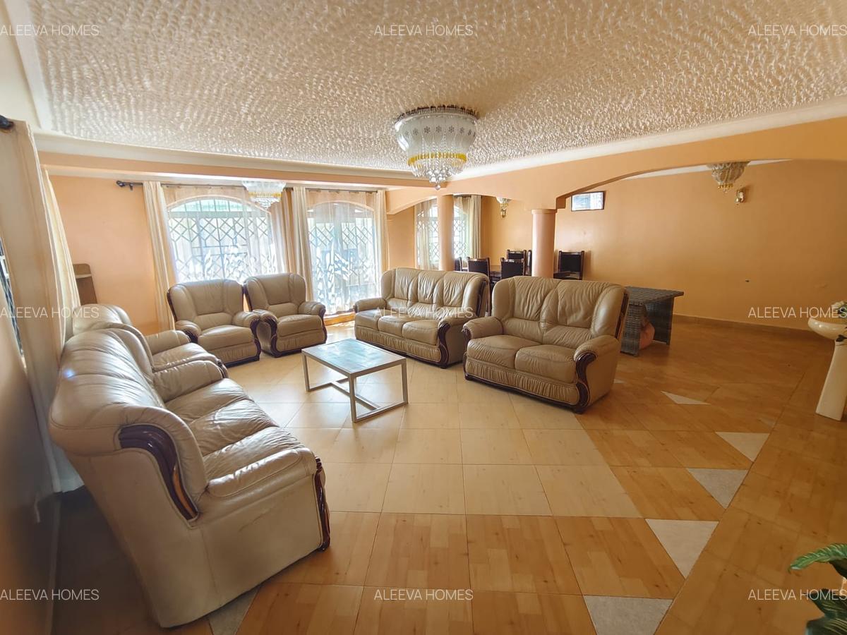 6 Bed Villa with En Suite in Lavington - 2