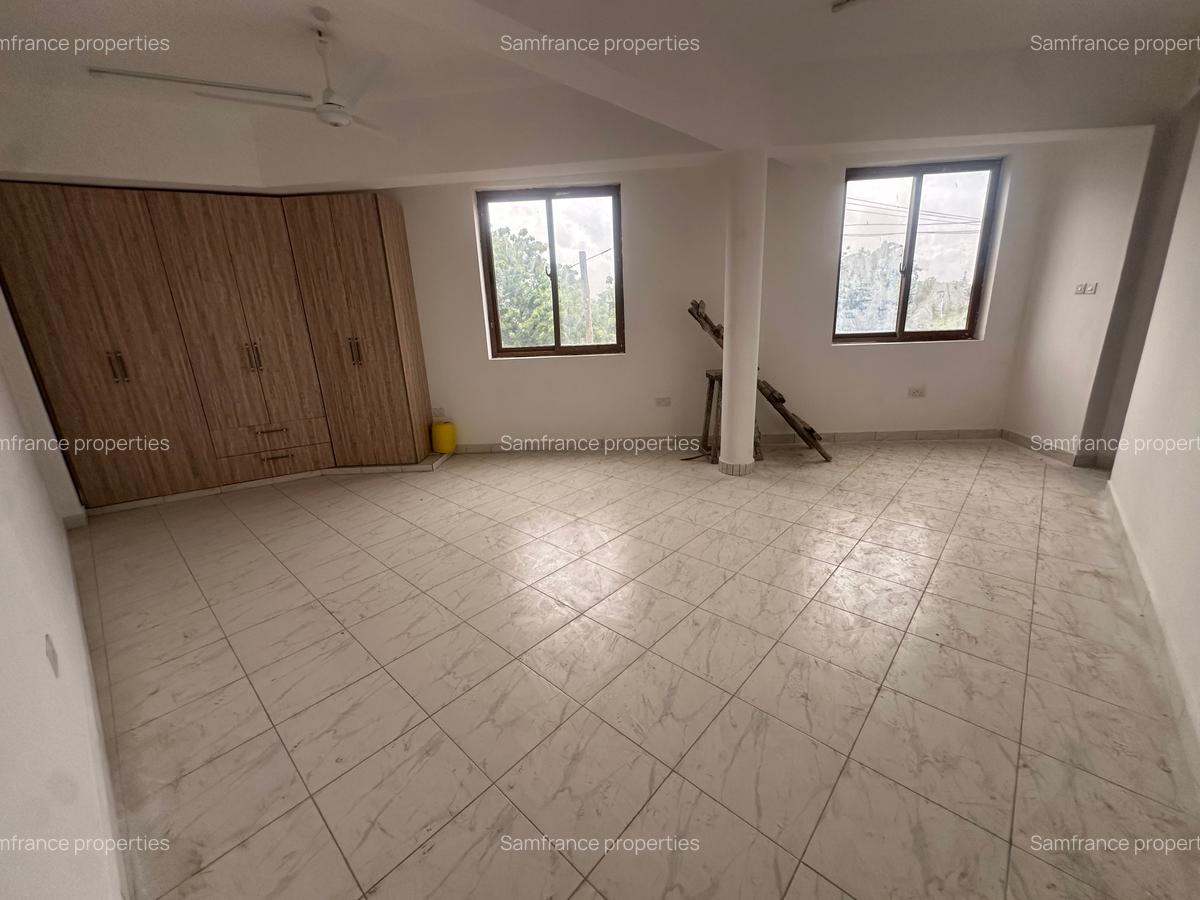 2 Bed Apartment with En Suite at Links Road - 7