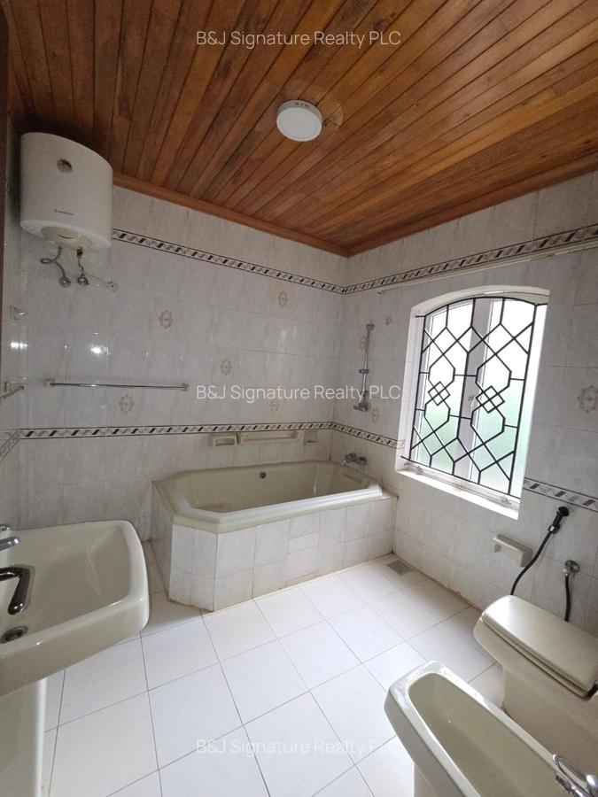 4 Bed Townhouse with En Suite in Hill View - 10