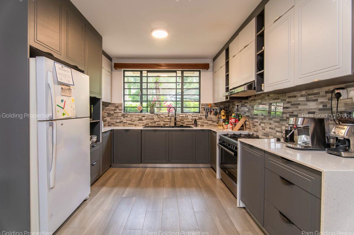 5 Bed House with Garden at Nyari - 5